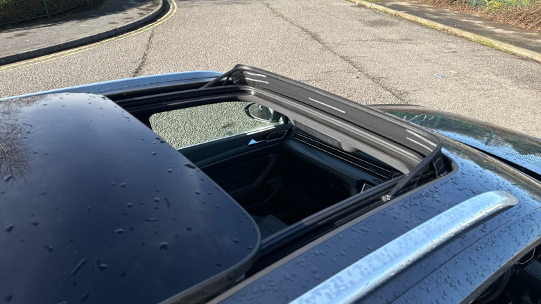 Volkswagen Passat 2.0 TDI R-Line 5dr DSG [Panoramic Roof] Diesel Estate